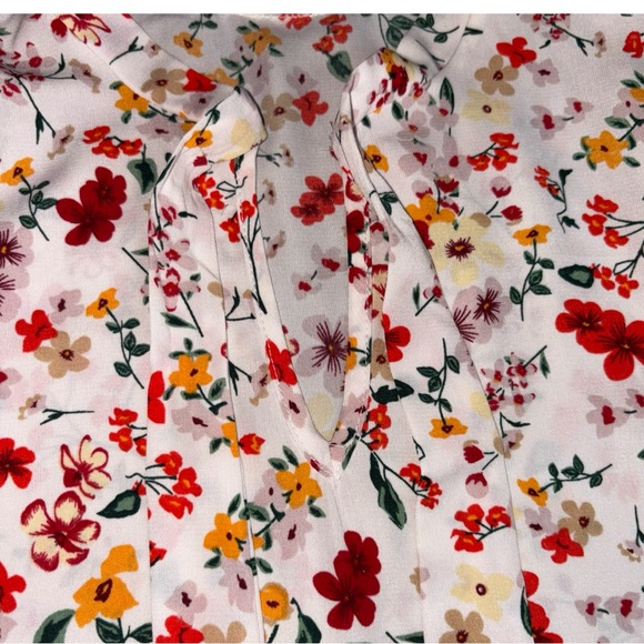 Les Amis Floral Tie Neck Blouse Size M Sleeveless Ruffle Shoulder Top - Picture 3 of 10